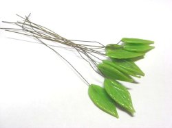 画像1: Lt. Green Wired Leaf Beads (10本入り）
