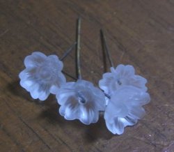 画像1: Frosted White Wired Flower Beads 10mm(10本入り）