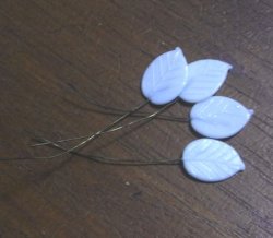 画像1: White Wired Leaf Beads(10本入り）