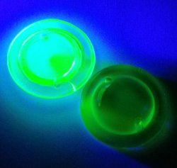 画像2: 2hole Uranium Glass Round Beads 26mm