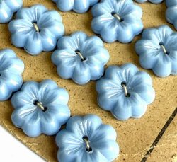 画像1: Vintage Lt. Blue Flower Button 12.2mm (4個入り)