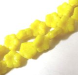 画像: Opaque Yellow Flower Beads 7*7.5mm (5個入り）