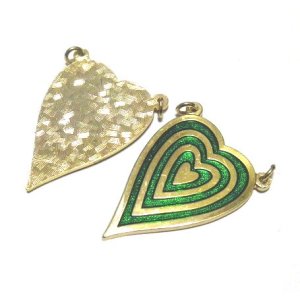 画像: Enamel Green & Gold Heart Charm 39*26mm