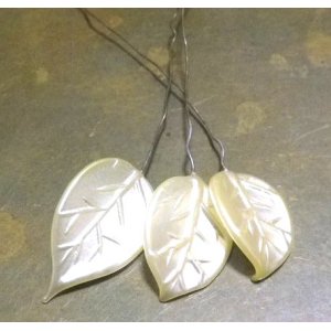 画像: Cream Pearl Leaf Wired Beads 17*13mm