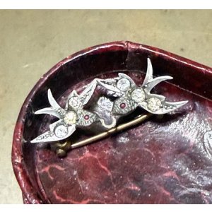 画像: Antique Swallow Brooch