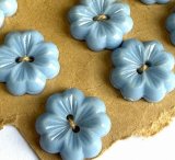 画像: Vintage Lt. Blue Flower Button 14.2mm (2個入り)