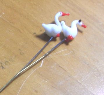 画像1: White Duck Wired Beads