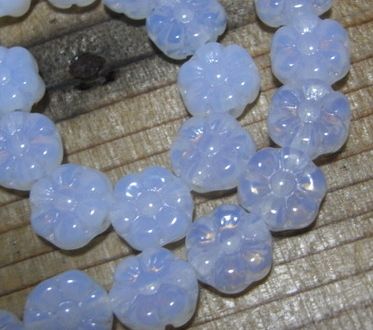 画像1: White Opal Flower Beads 8mm (4個入り）