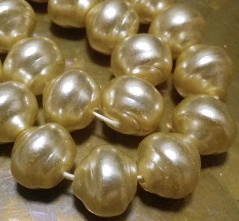 画像1: Cream Braoque Pearl Beads 10mm (10個入り）