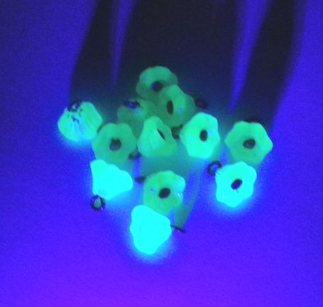 画像2: Uranium Glass Bell Flower Beads 6*4mm (10個入り）